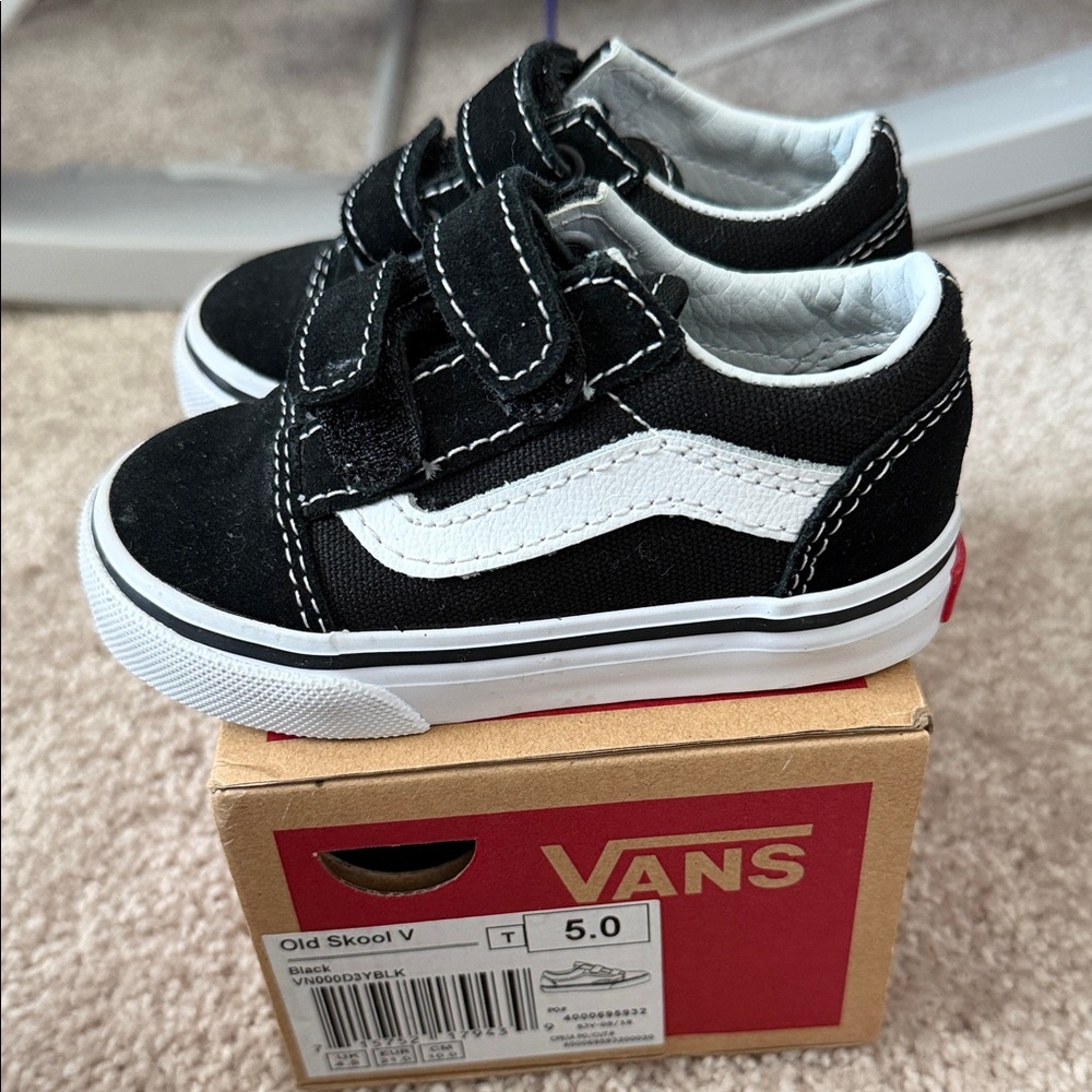 Vans Kids Black & White Old Skool Velcro Sneakers